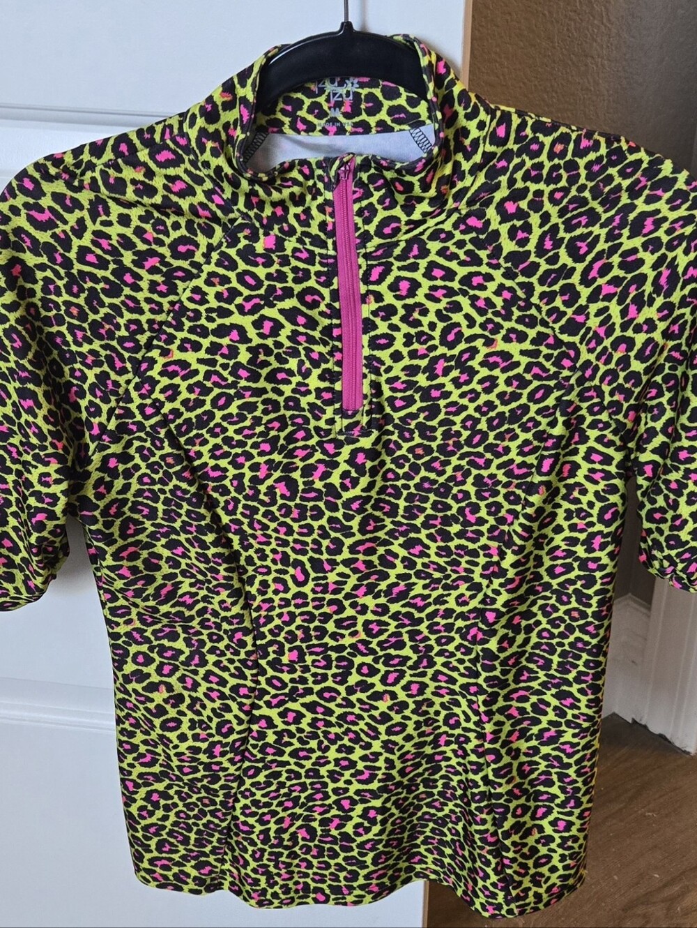 Tzu Tzu Pink & Neon Animal Print runched short sleeve top. Fitted bodice. Med.
